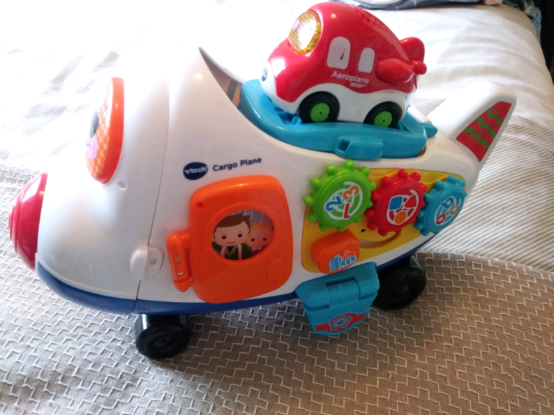 toot toot cargo plane
